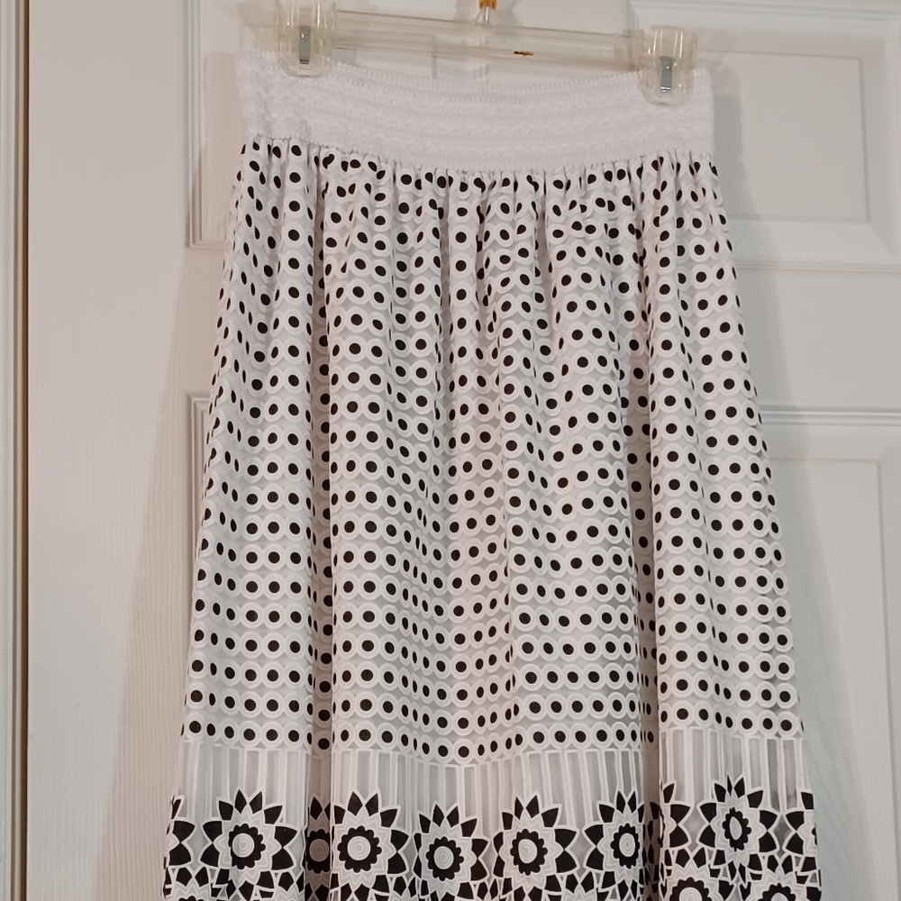Woman ME2MAGIC Stylish Black and White Polka Dot Skirt